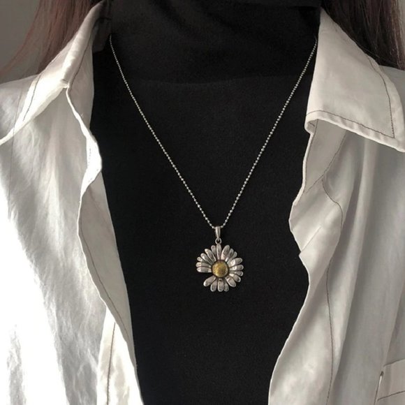 NEW 925 Sterling Silver Retro Daisy Necklace - Picture 7 of 8